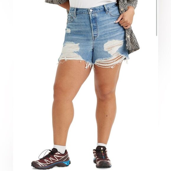 Levi’s Trendy Plus Size 501 Denim Shorts - Picture 2 of 4